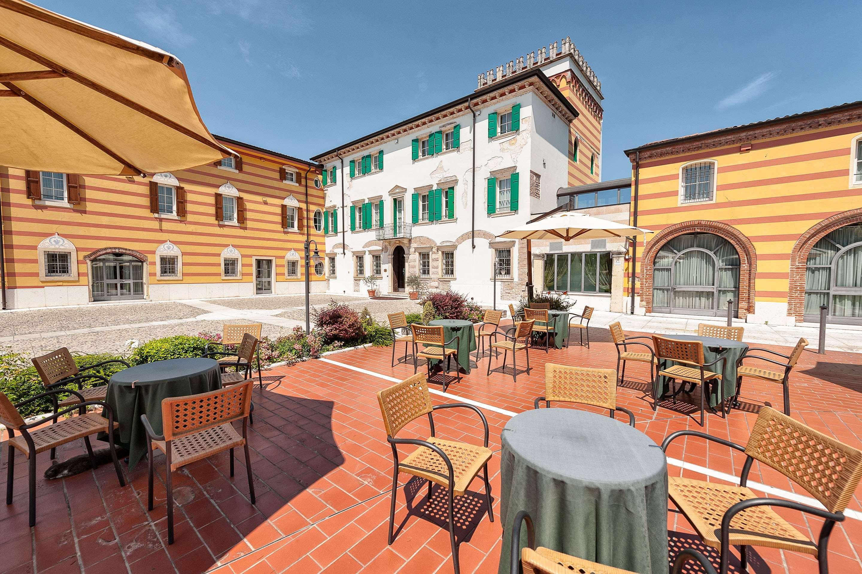 Hotel Villa Malaspina Castel d'Azzano Eksteriør bilde