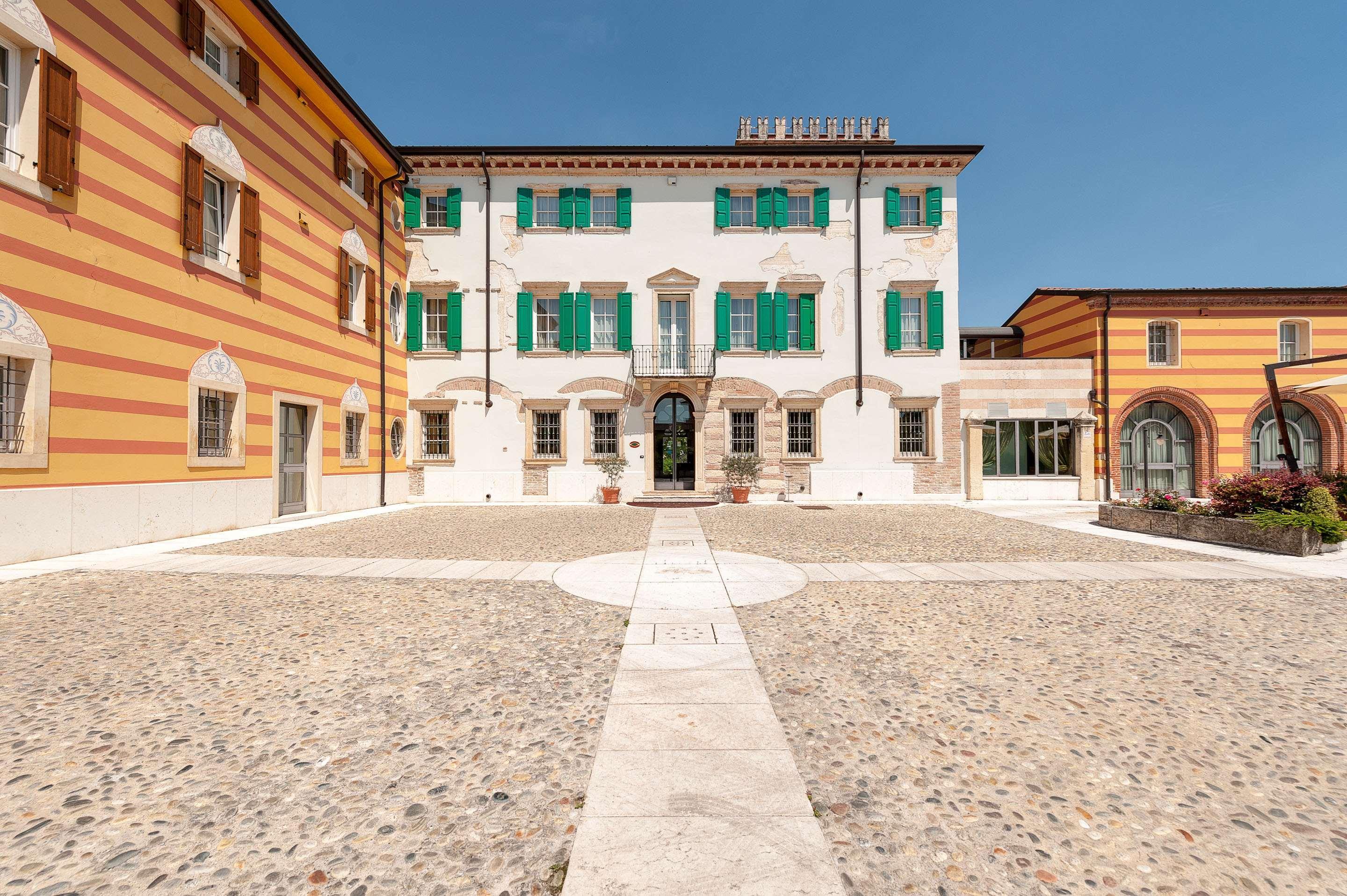 Hotel Villa Malaspina Castel d'Azzano Eksteriør bilde