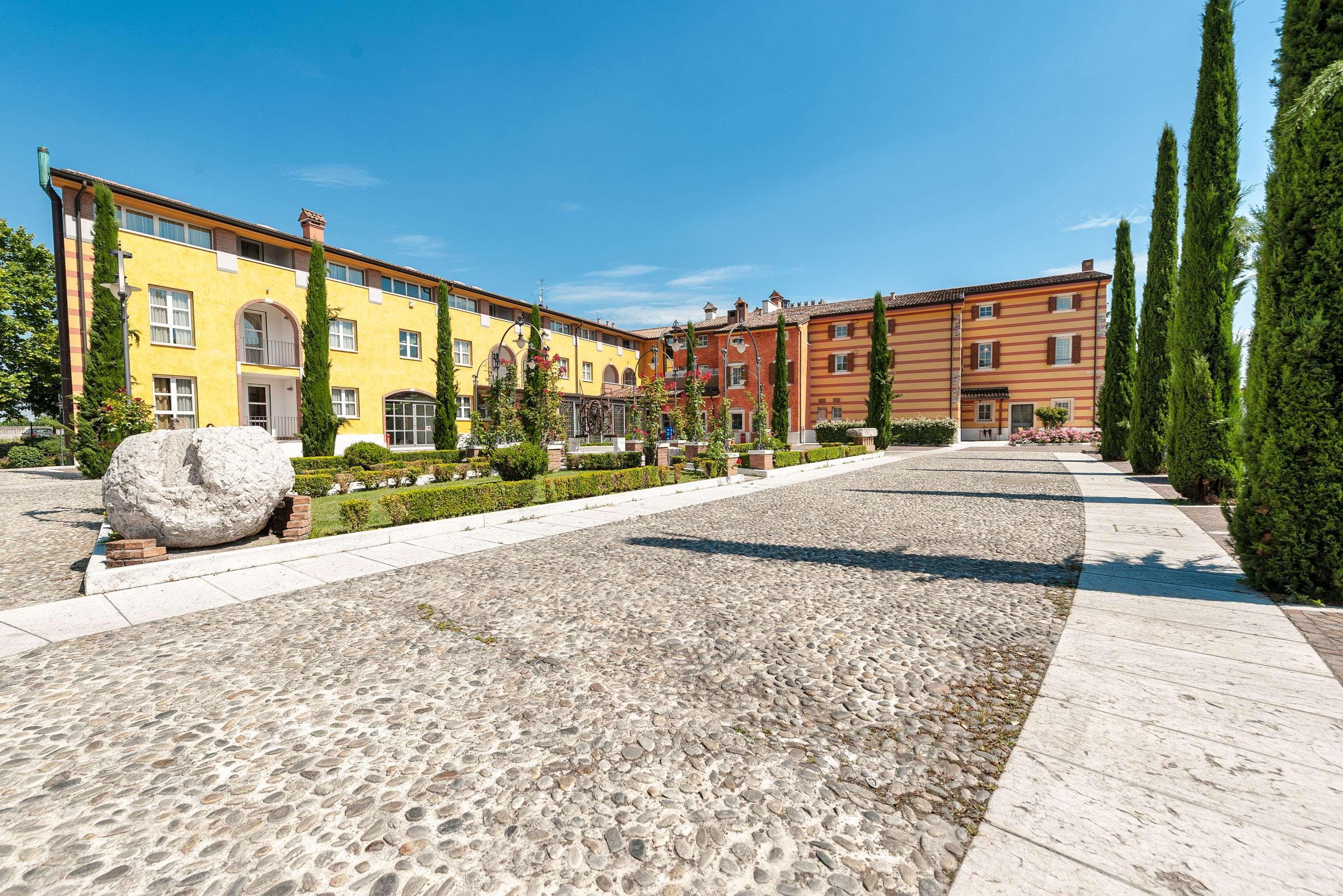 Hotel Villa Malaspina Castel d'Azzano Eksteriør bilde