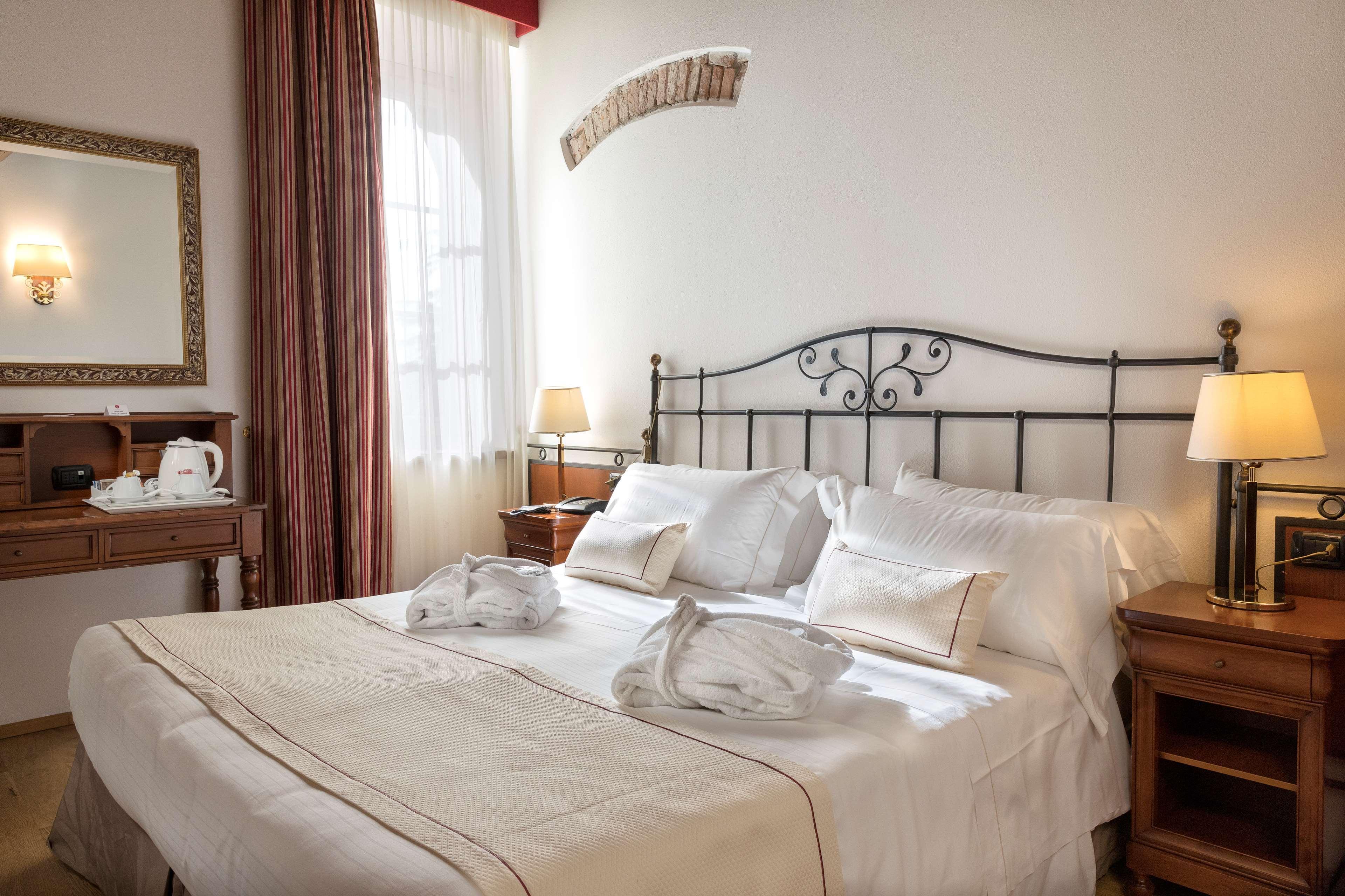 Hotel Villa Malaspina Castel d'Azzano Eksteriør bilde