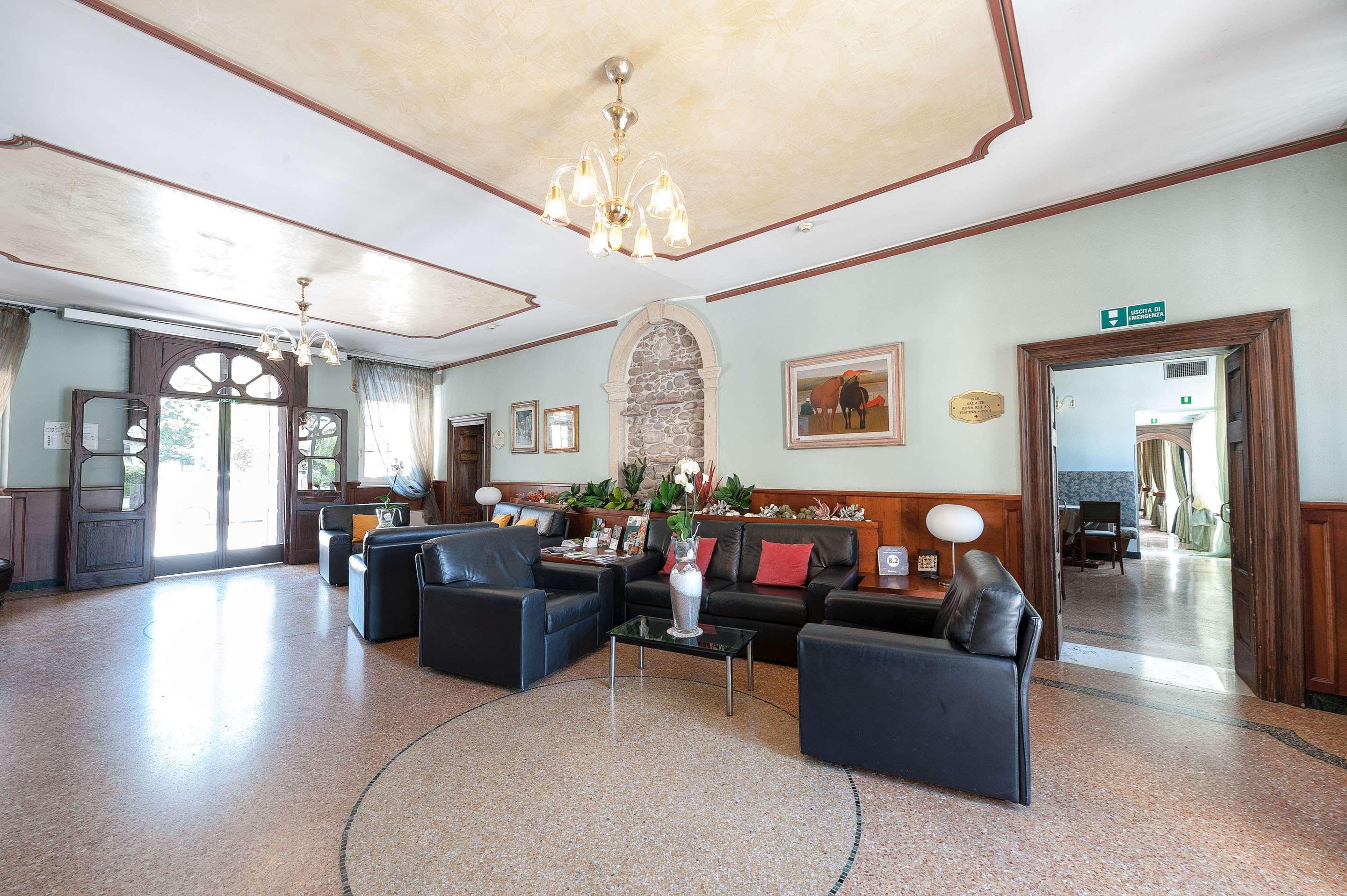 Hotel Villa Malaspina Castel d'Azzano Eksteriør bilde