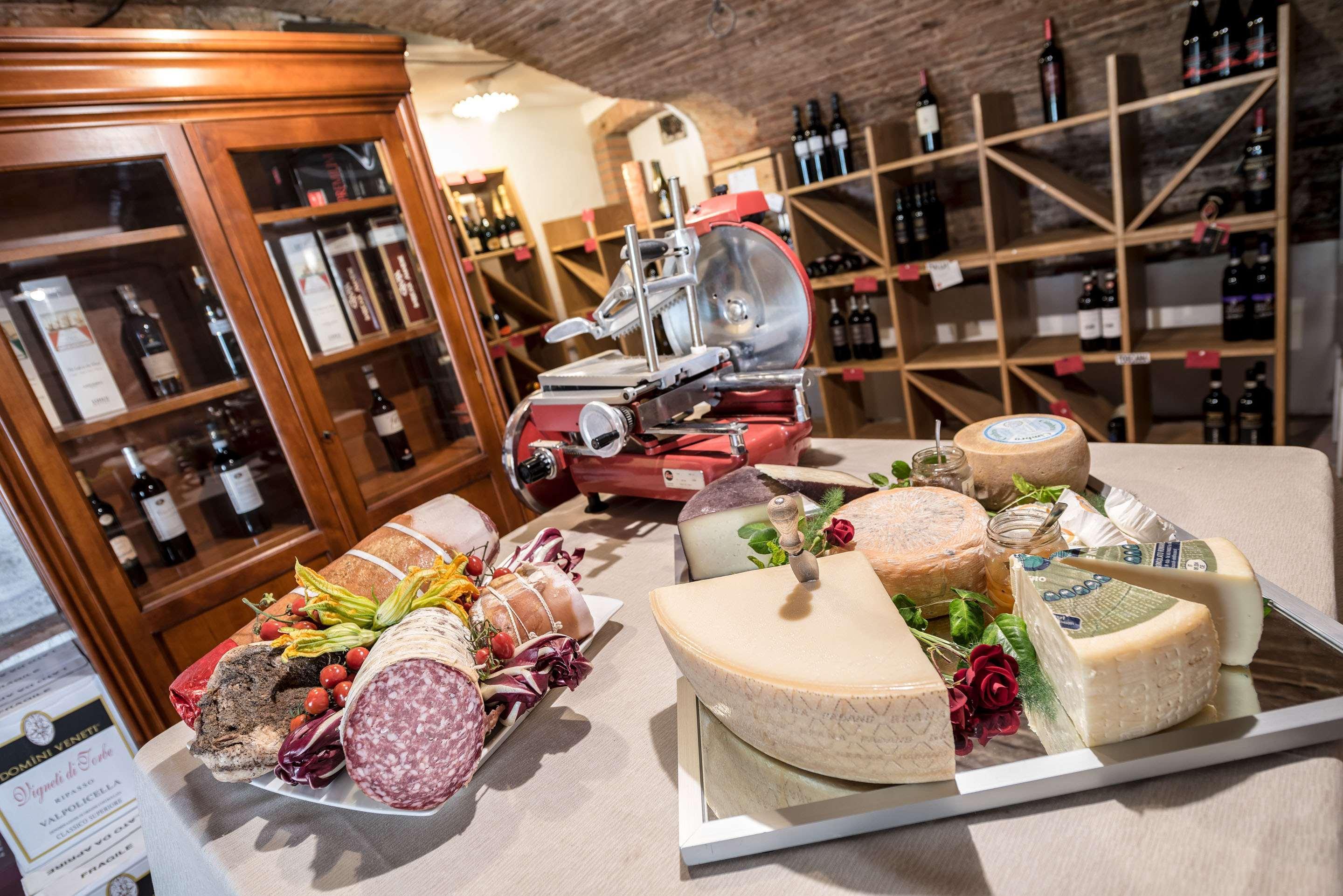 Hotel Villa Malaspina Castel d'Azzano Eksteriør bilde