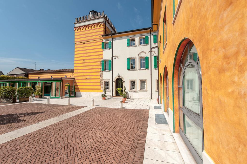 Hotel Villa Malaspina Castel d'Azzano Eksteriør bilde