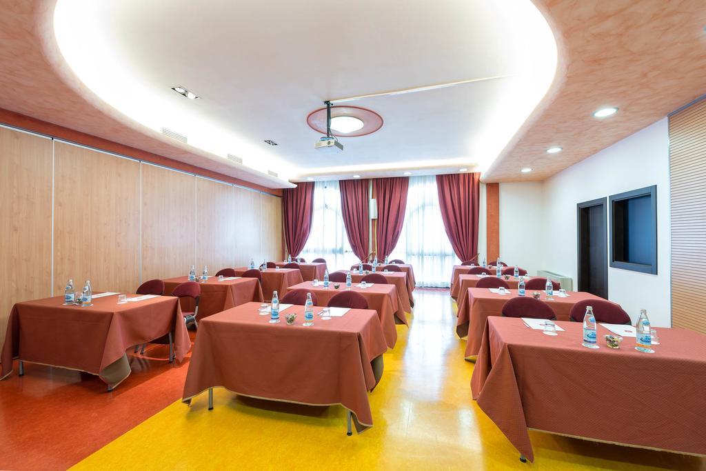 Hotel Villa Malaspina Castel d'Azzano Eksteriør bilde