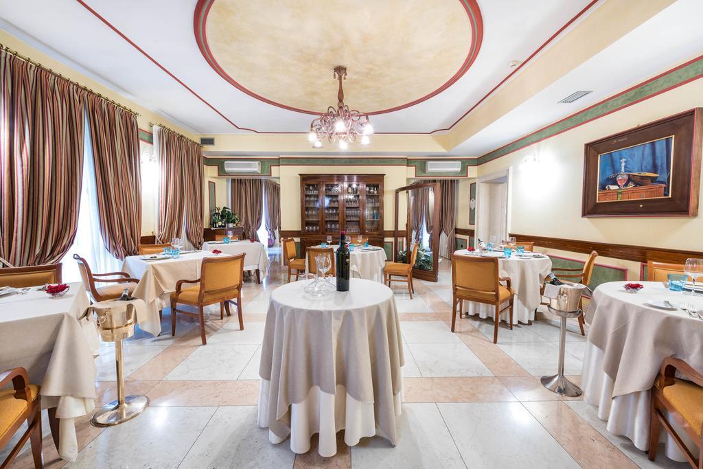 Hotel Villa Malaspina Castel d'Azzano Eksteriør bilde
