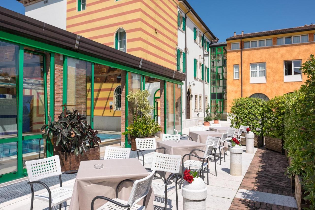 Hotel Villa Malaspina Castel d'Azzano Eksteriør bilde