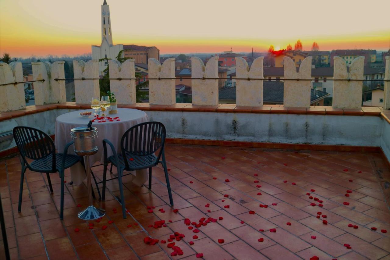 Hotel Villa Malaspina Castel d'Azzano Eksteriør bilde