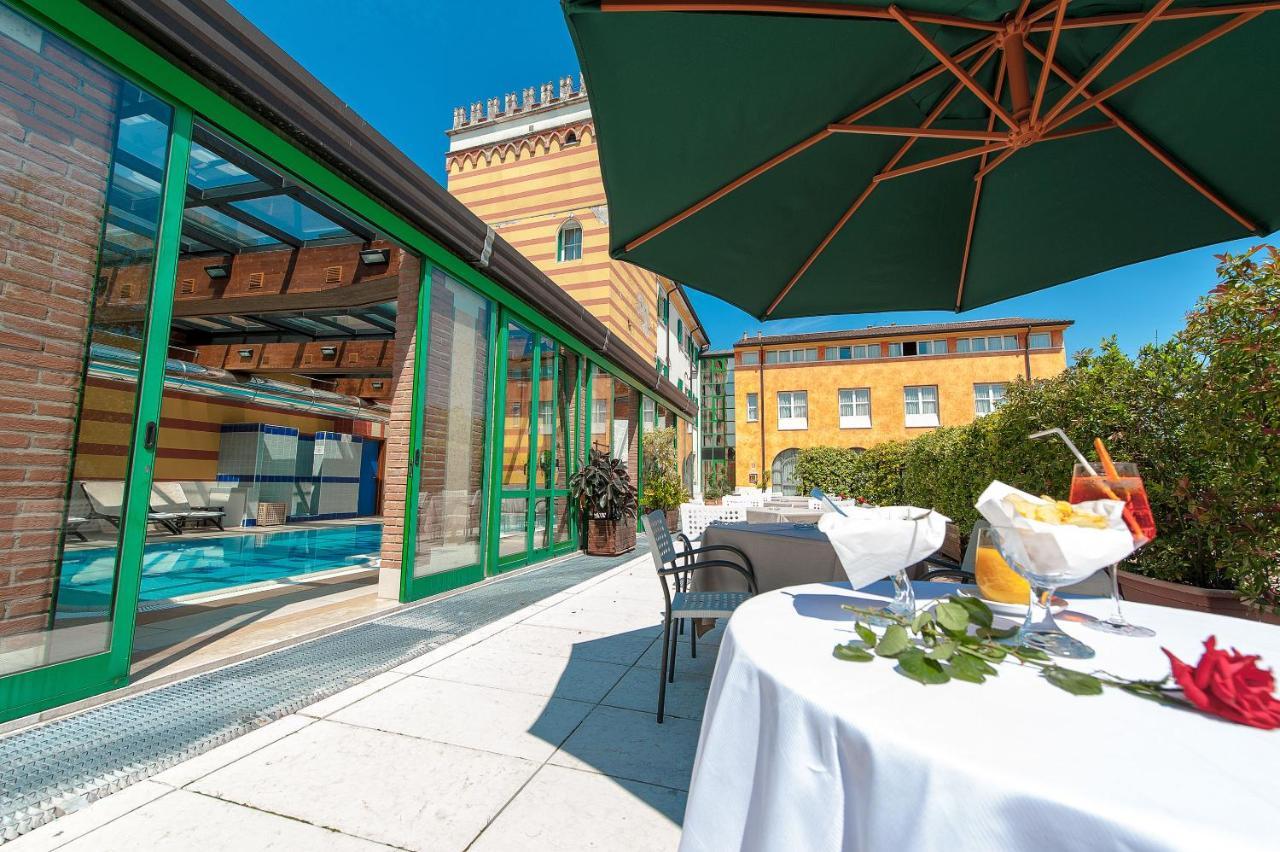 Hotel Villa Malaspina Castel d'Azzano Eksteriør bilde