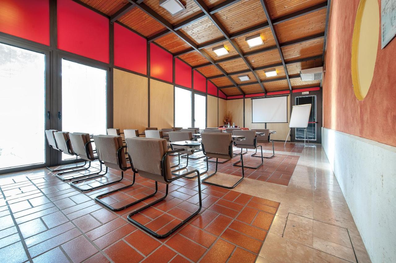 Hotel Villa Malaspina Castel d'Azzano Eksteriør bilde
