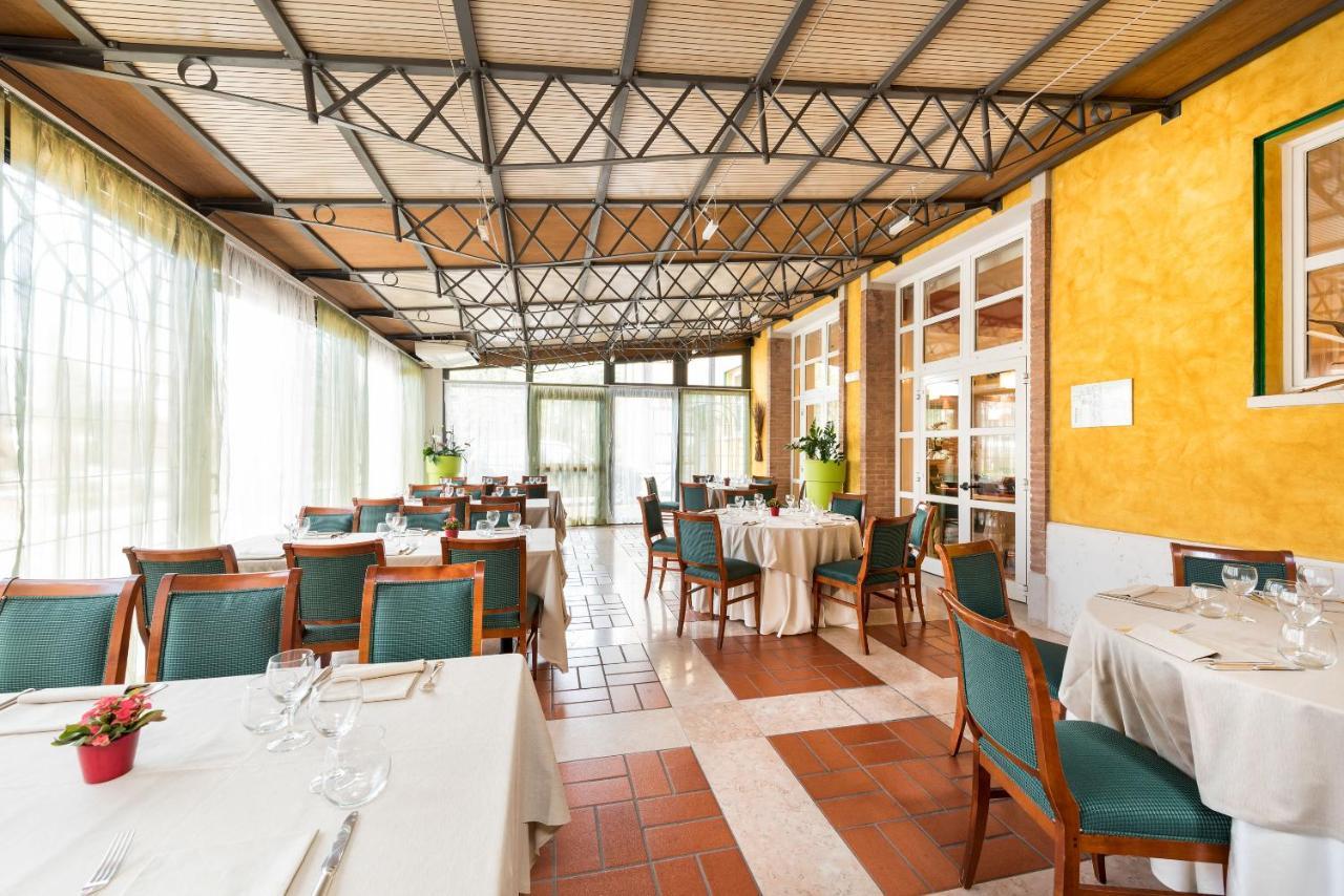 Hotel Villa Malaspina Castel d'Azzano Eksteriør bilde